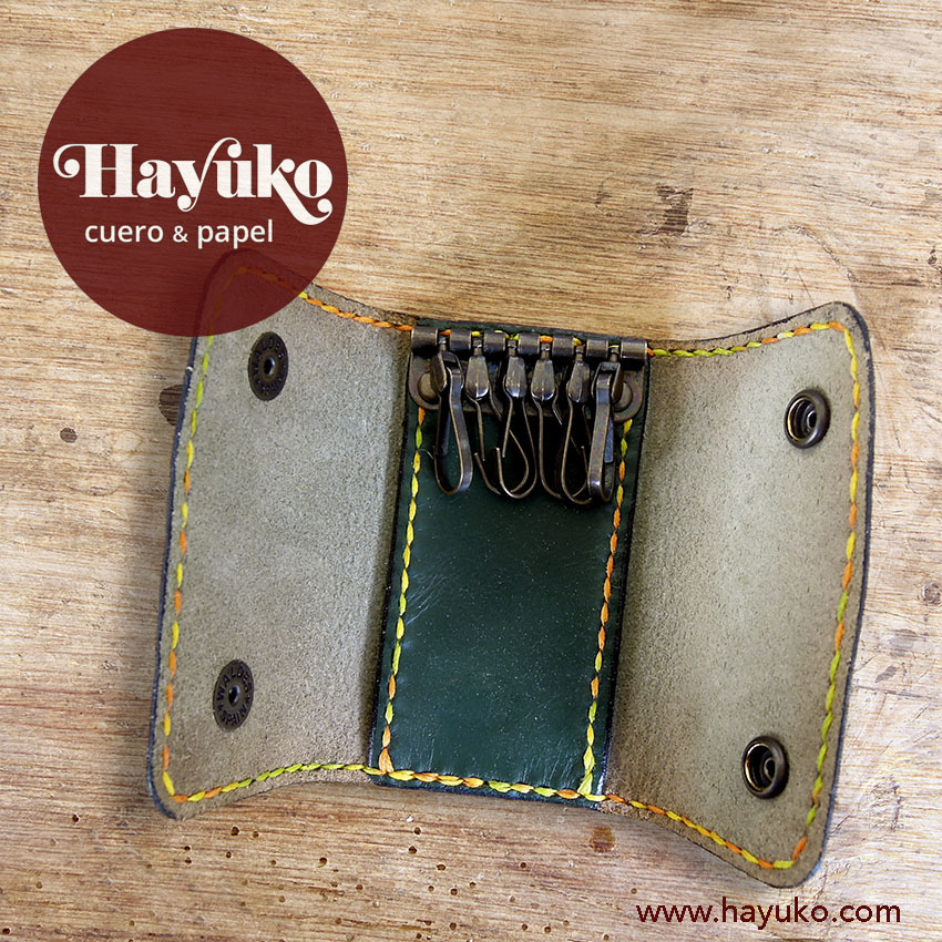 Hayuko , llavero 6 llaves, cosido a mano, cuero,  hecho a mano
Asturias,,taller artesano, artesanal Gijon