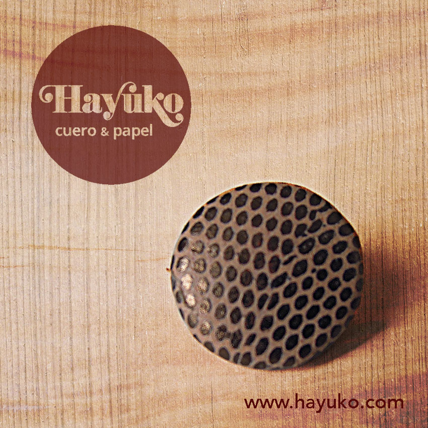 Hayuko ,carterita pequeña, piel textura, cosido a mano, hecho a mano
Asturias,,taller artesano, artesanal Gijon
