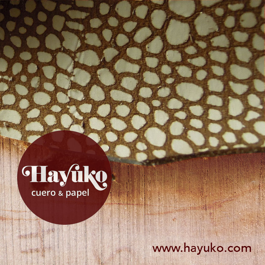 Hayuko ,carterita pequeña, piel textura, cosido a mano, hecho a mano
Asturias,,taller artesano, artesanal Gijon