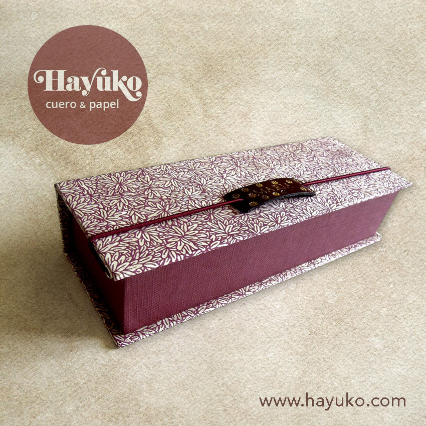 Hayuko ,estuche, encuadernacion artesana, papel artesano flores, hecho a mano
Asturias,,taller artesano, artesanal Gijon