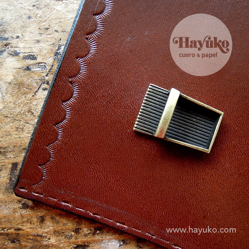 Hayuko  funda movil cinturon, cuero, hecho a mano, cosido a mano
Asturias,,taller artesano, artesanal Gijon