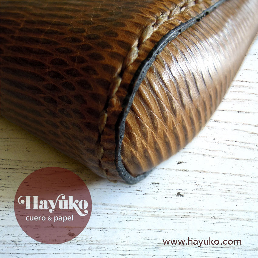 Hayuko ,bolso, clutch, cosido a mano, hecho  a mano
Asturias,,taller artesano, artesanal Gijon