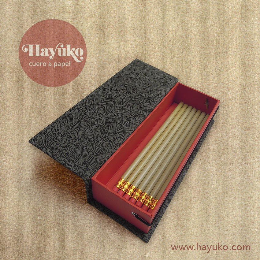 Hayuko, estuche artesanoa, encuadernacion artesanal, papel artesanao, tigres
Asturias,,taller artesano, artesanal Gijon