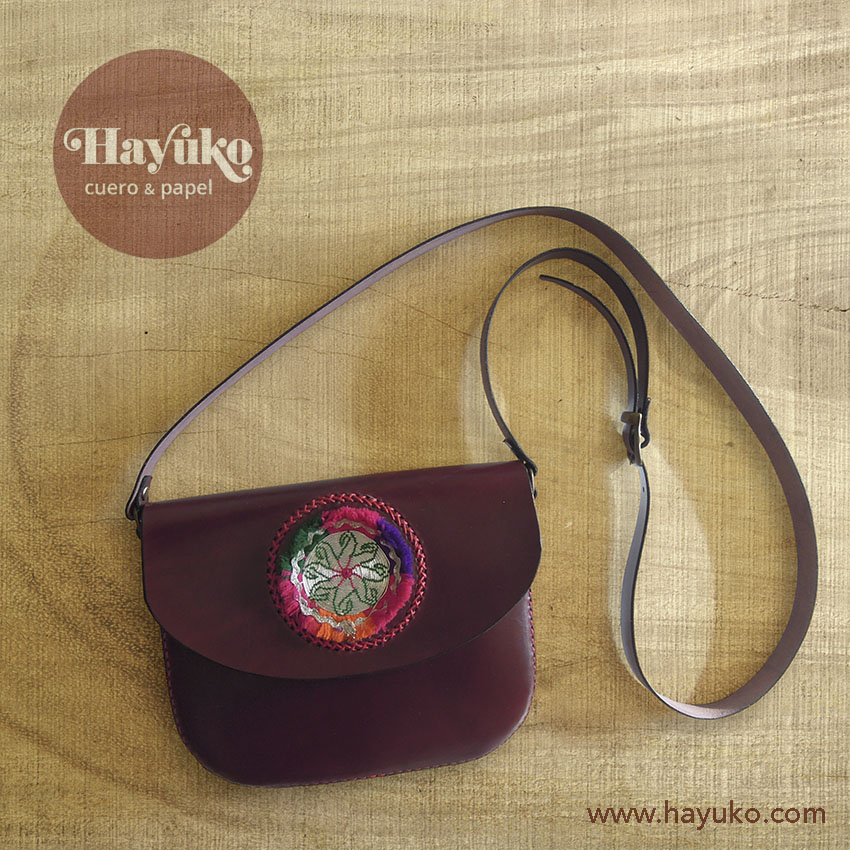 Hayuko, bolso pequeño, personalizado con broche etnico, hecho a mano, cosido a mano
Asturias,,taller artesano, artesanal Gijon