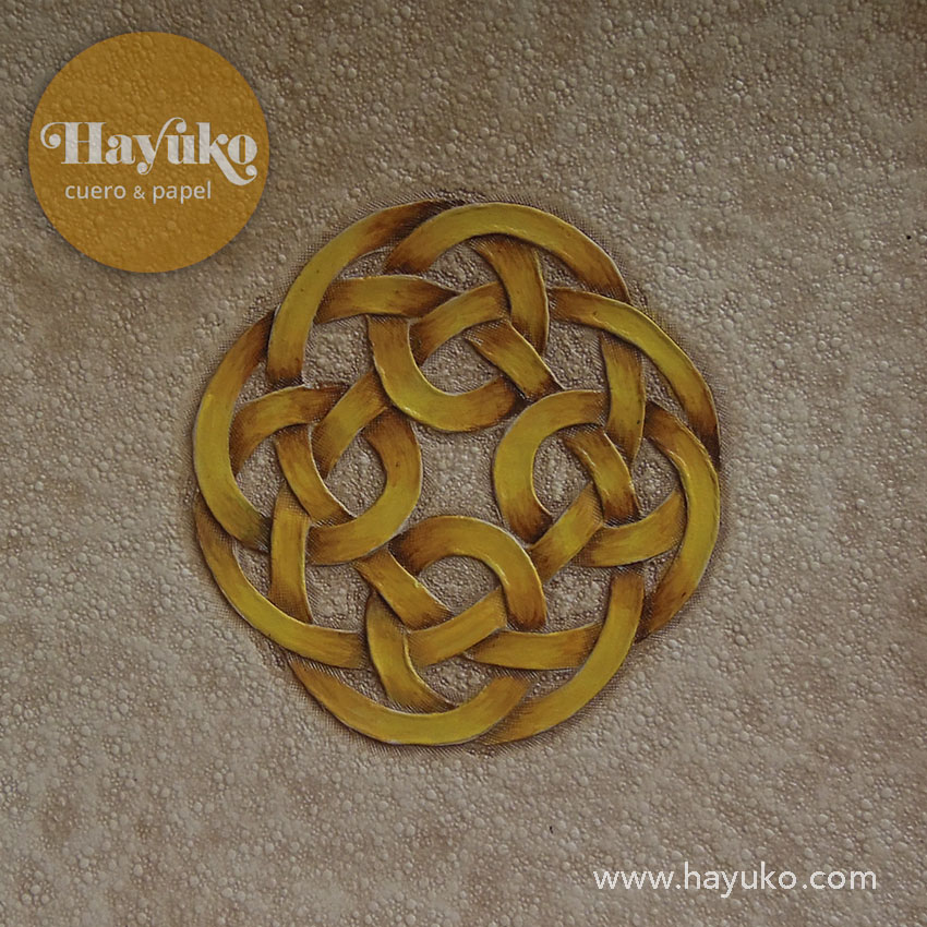 Hayuko, nudo celta, hecho a mano, pintado a mano
Asturias,,taller artesano, artesanal Gijon