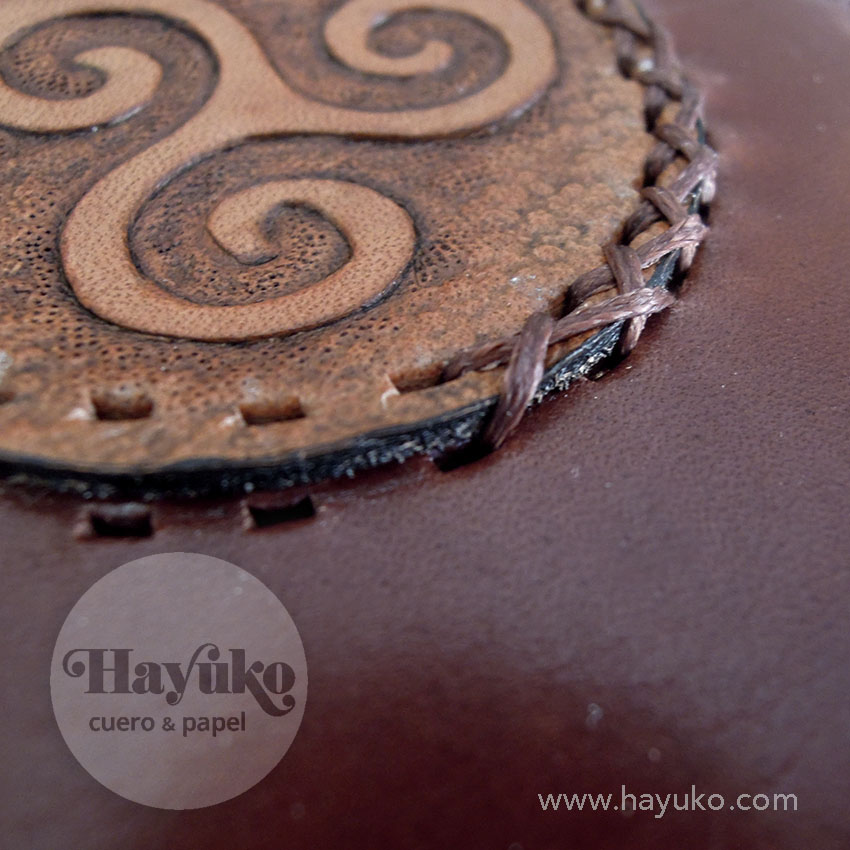Hayuko ,cubilete, personalizado trisquel, cosido a mano, hecho a mano, cuero
Asturias,,taller artesano, artesanal Gijon
