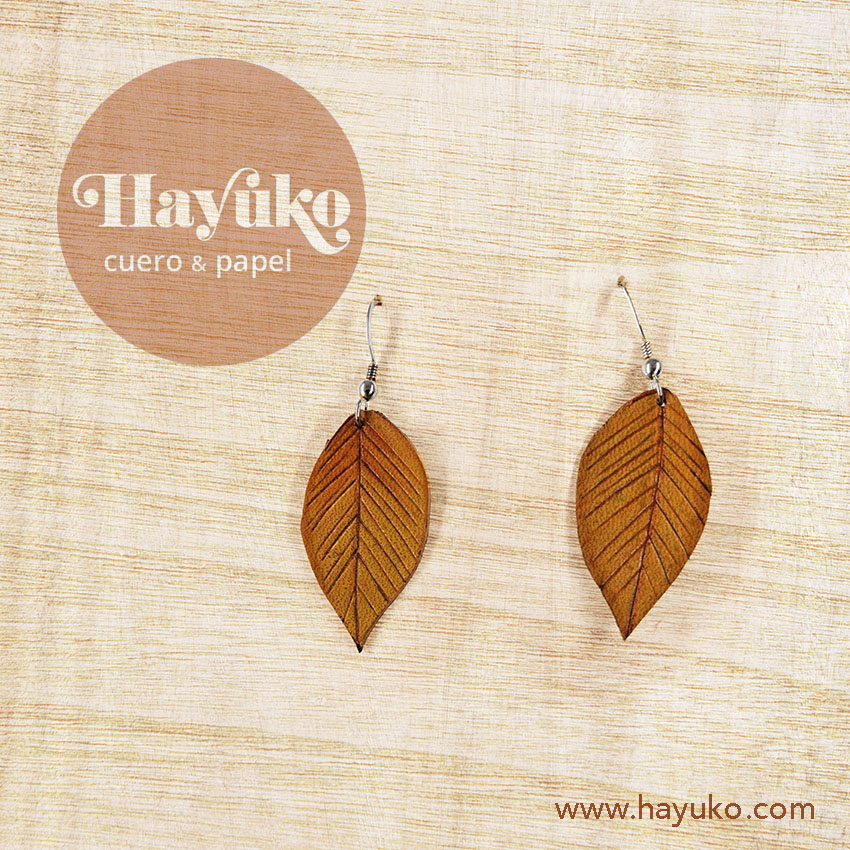 Hayuko,  pendientes cuero hoja,, hecho a mano, cosido a mano, 
Asturias,,taller artesano, artesania, Gijon