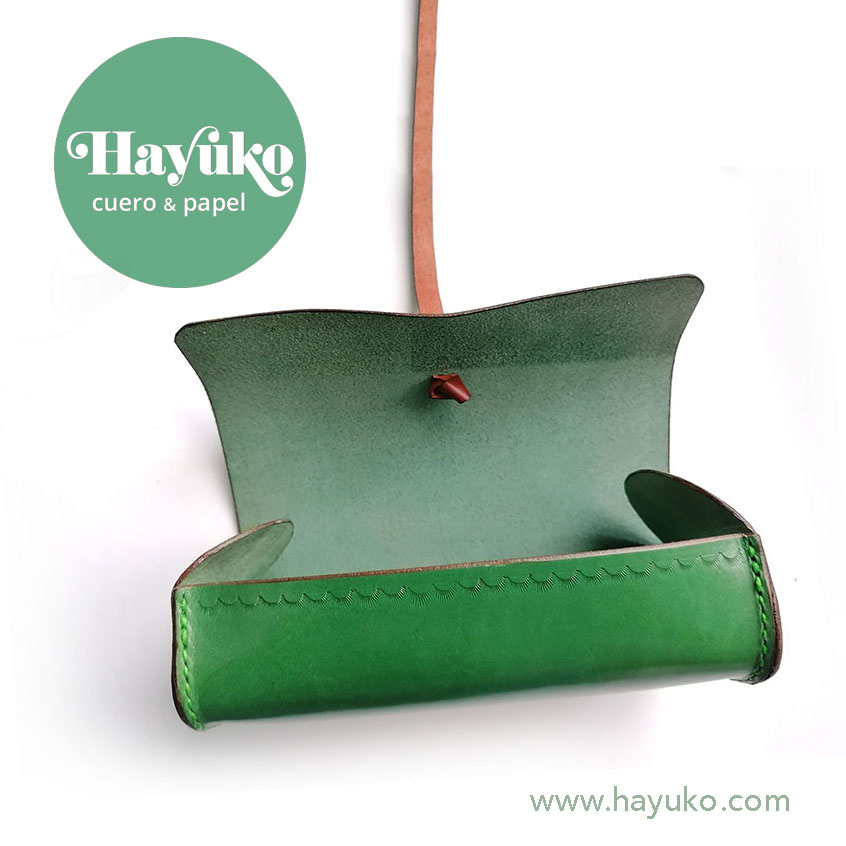 Hayuko,  caja cuero, estuche, hecho a mano, cosido a mano, verde
Asturias,,taller artesano, artesania, Gijon