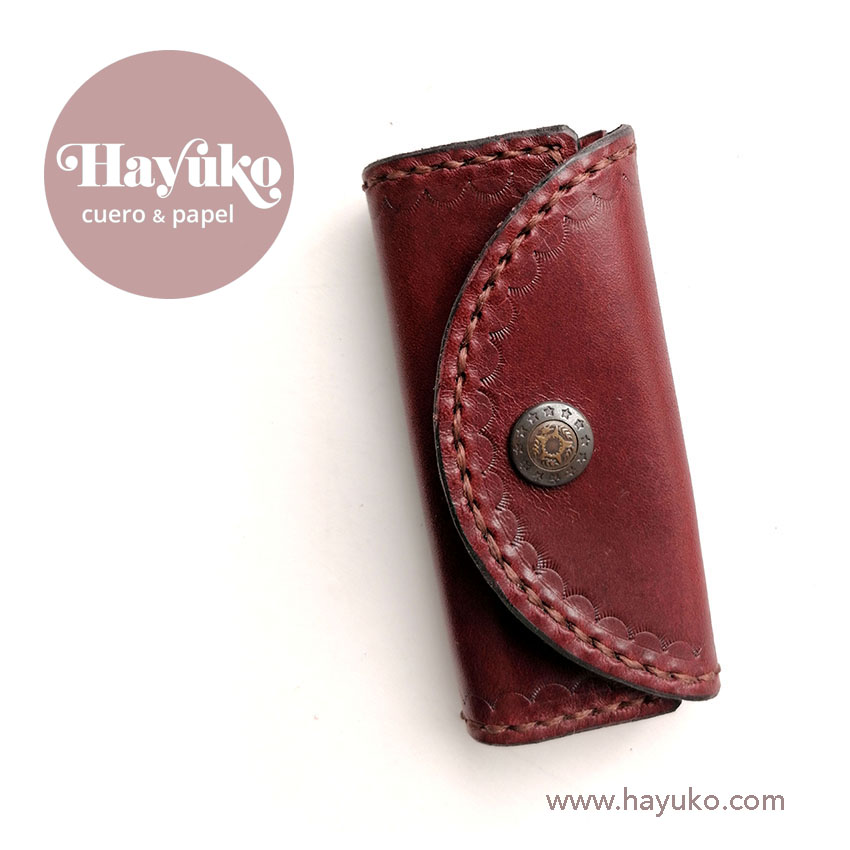 Hayuko ,llavero 4 llaves,cosido a mano, hecho a mano, cuero
Asturias,taller artesano, artesania,, artesana,l Gijon