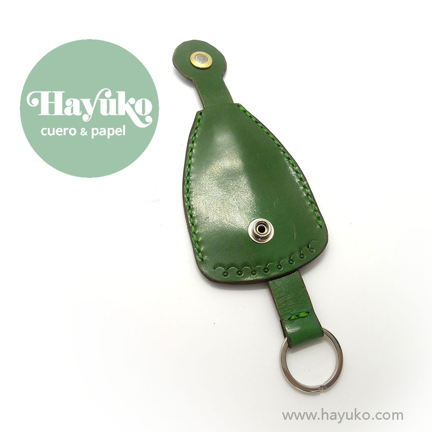 Hayuko ,llavero campana, verde, cosido a mano, hecho a mano, cuero
Asturias,taller artesano artesania, artesanal Gijon