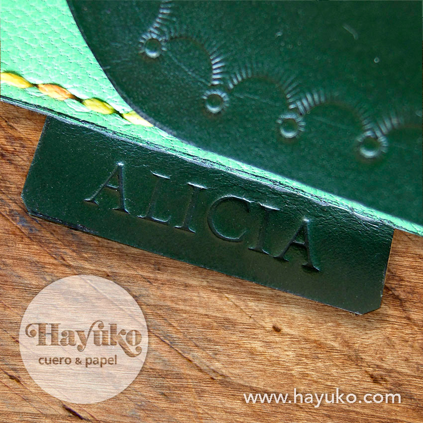Hayuko carterita verde, cosido a mano, hecho a mano, cuero
Asturias,taller artesano artesania, artesanal Gijon