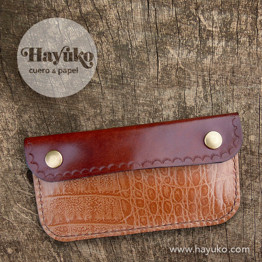 Hayuko carterita textura, cosido a mano, hecho a mano, cuero
Asturias,taller artesano artesania, artesanal Gijon