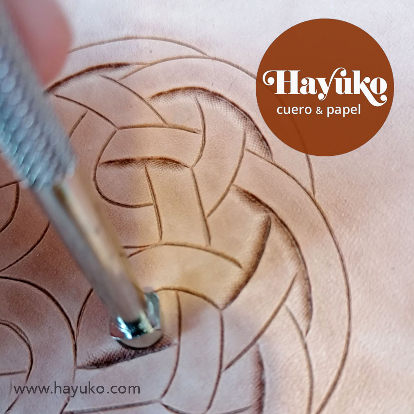 Hayuko, vaciabolsillos, nudo celta, pintado a mano, hecho a mano, cuero
Asturias, artesania, artesanal Gijon