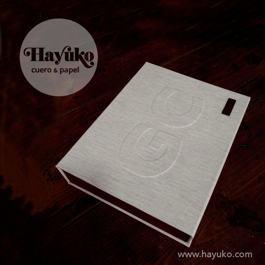 Hayuko , agenda, personalizado dibujo manzana, hecho a mano, cosido a mano,, cuero, pintado a mano, caja artesana
Asturias, artesano, artesania, Gijon