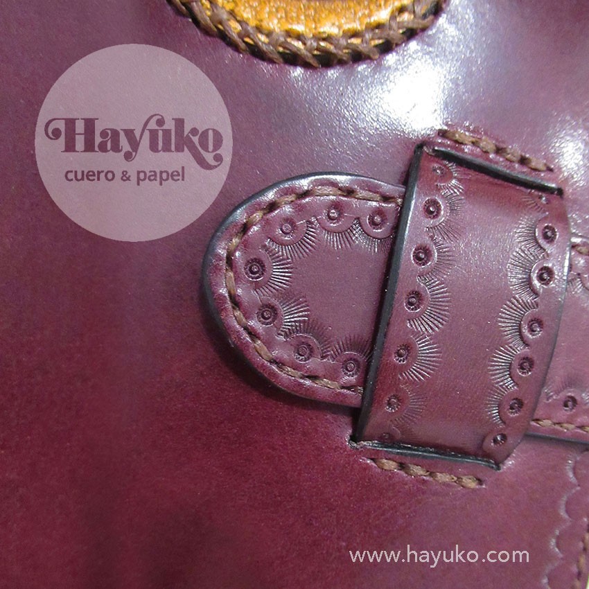 Hayuko , agenda, personalizado dibujo manzana, hecho a mano, cosido a mano,, cuero, pintado a mano, caja artesana
Asturias, artesano, artesania, Gijon