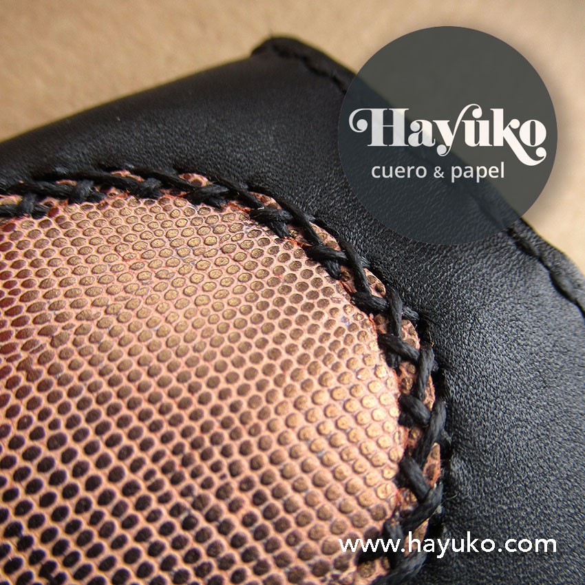 Hayuko , monedero cuadrado, personalizado textura, hecho a mano, cosido a mano,, cuero, 
Asturias, artesano, artesania, Gijon