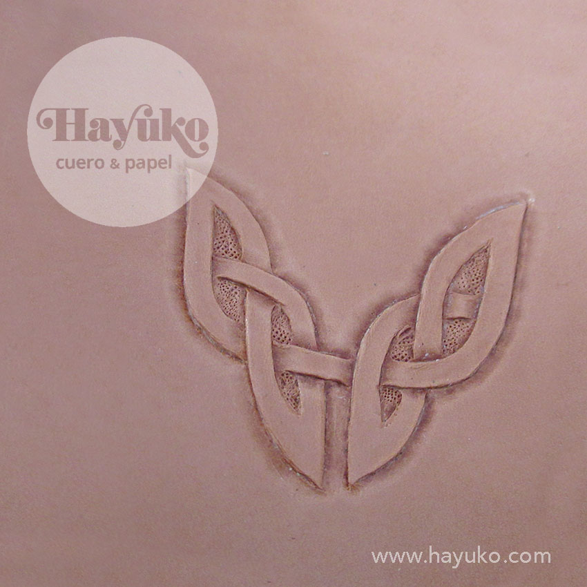 Hayuko , monedero triangular, personalizado dibujo celta, hecho a mano, cosido a mano,, cuero, pintado a mano, 
Asturias, artesano, artesania, Gijon