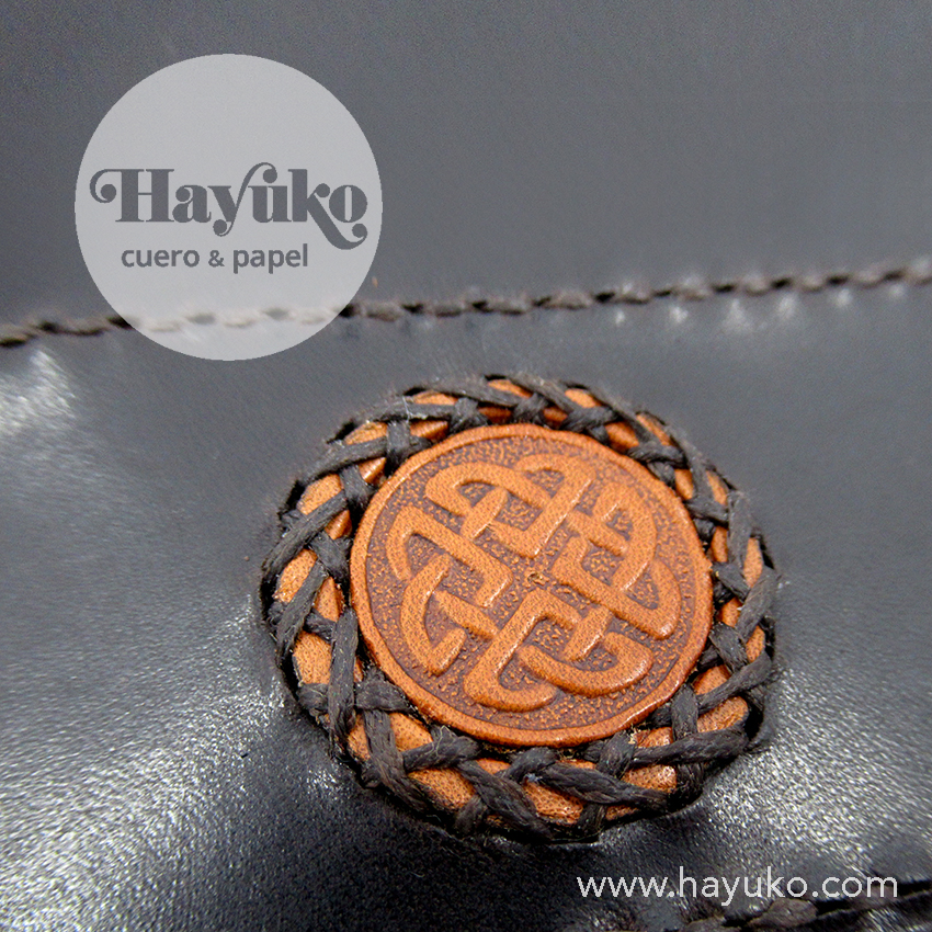Hayuko , monedero fleje, personalizado sello celta, hecho a mano, cosido a mano,, cuero,
Asturias, artesano, artesania, Gijon