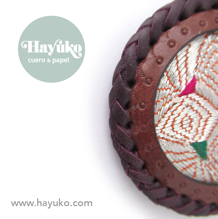 Hayuko,broche, hecho a mano, cosido a mano,, cuero, trenzado
Asturias, artesano, artesania, Gijon
