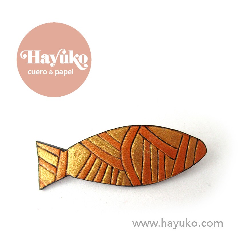 Hayuko Broche forma pez artesanal Taller Artesano Cuero Gijon